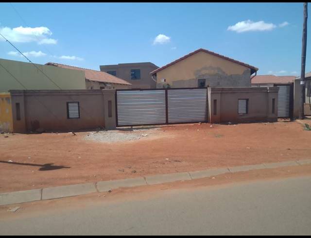 3 BEDROOM HOUSE FOR SALE IN PROTEA GLEN EXT